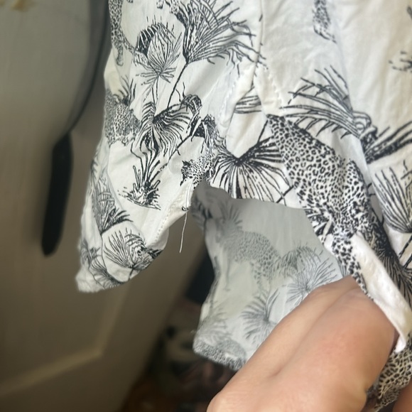 Leopard print button down medium - Picture 3 of 5